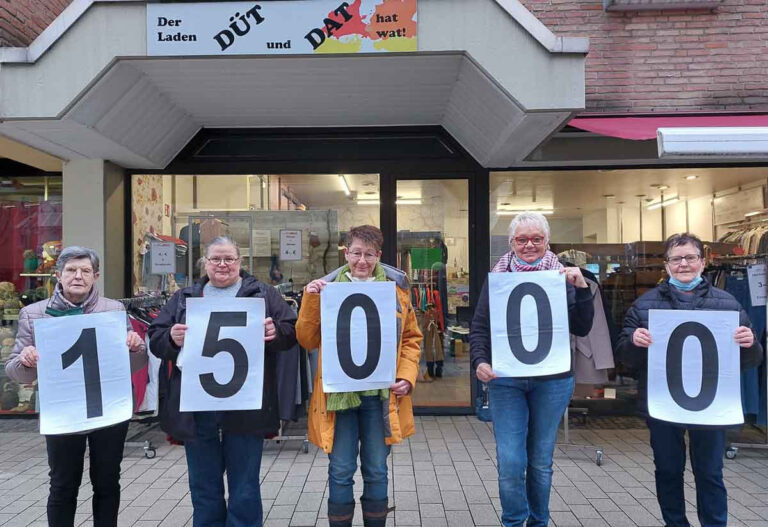 Der Verein „Düt und Dat” schüttete eine Spendensummer in Höhe von 15.000 Euro an soziale Projekte aus. Foto: Wagner