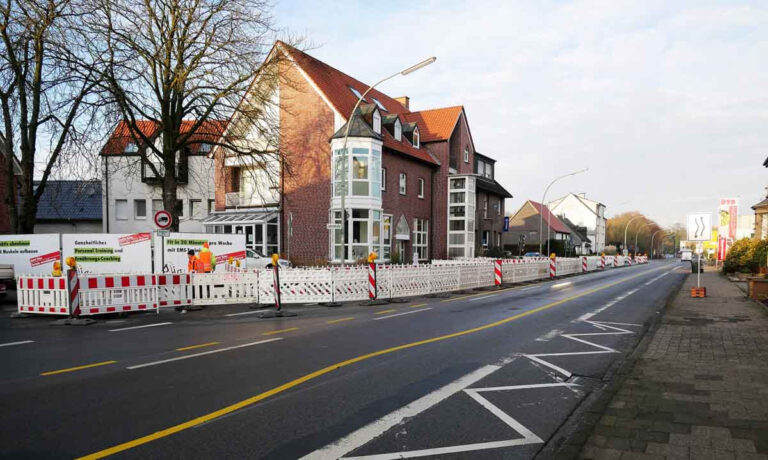 Versorger Gelsenwasser erneuert derzeit Trinkwasserleitungen an der Lünener Straße. Es kommt wohl noch bis Mitte Januar zu Verkehrsbehinderungen. Foto: Gaby Brüggemann