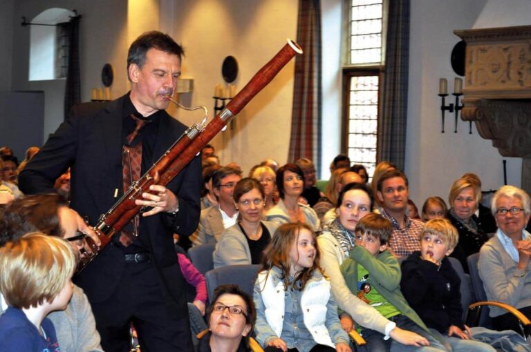 2014 stellten die Musiker des Ventus-Quintetts auf Einladung der Musikfreunde Werne den Kindern beim Familienkonzert im Alten Rathaus spielerisch die unterschiedlichen Blasinstrumente vor. Foto: Anke Schwarze