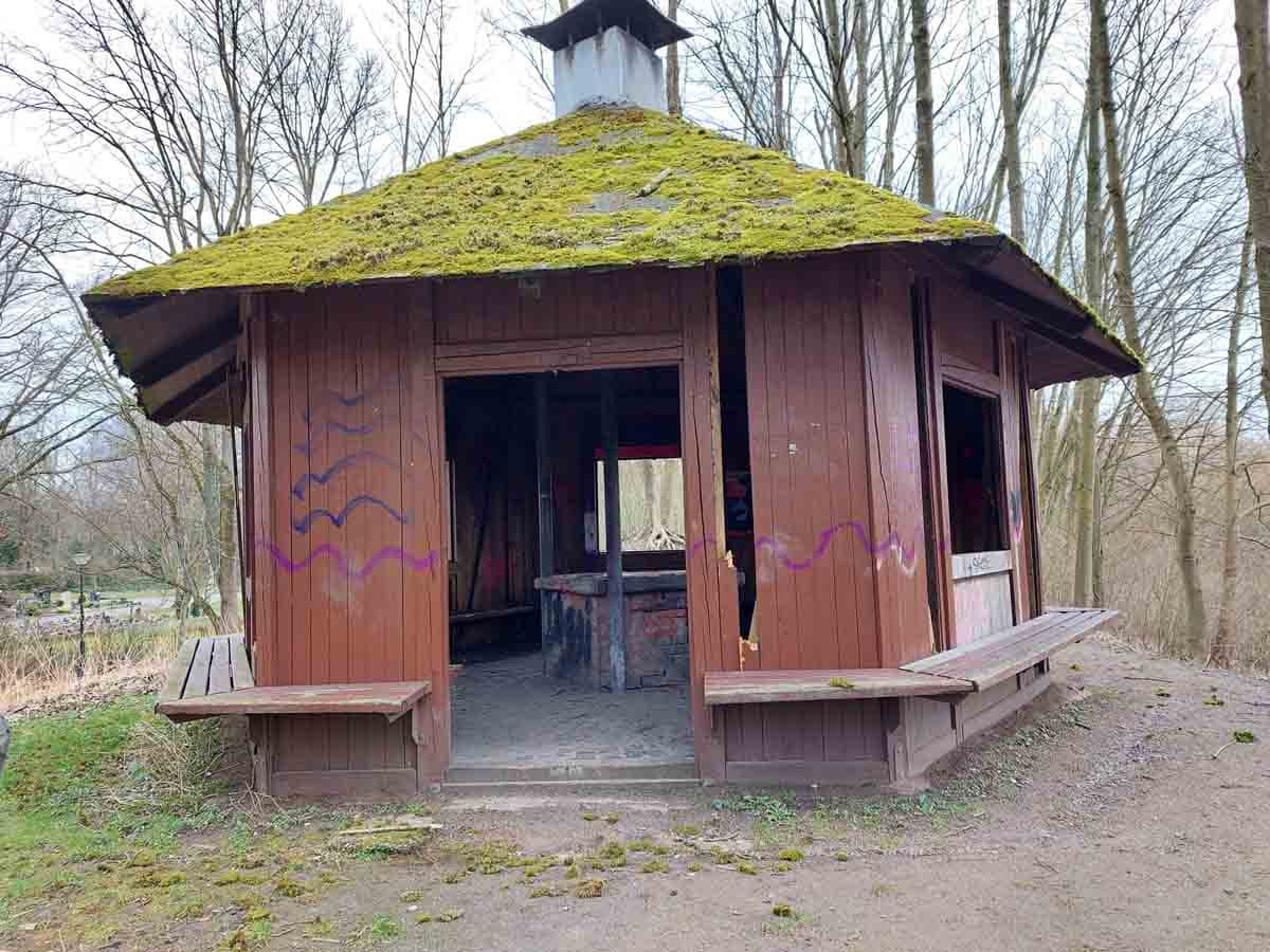 Die Freizeithütte in Stockum wird abgerissen. Darauf verständigten sich Verwaltung und Politik in der vergangenen Sitzung des Bezirksausschusses. Foto: Wagner