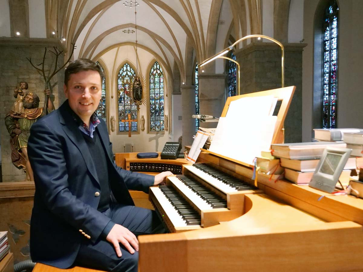 Beim Orgelkonzert der Stiftung „Musica Sacra Westfalica“ demonstrierte Michal Markuszewski den romantischen Klangreichtum der Seifert-Orgel. - Foto: Schwarze