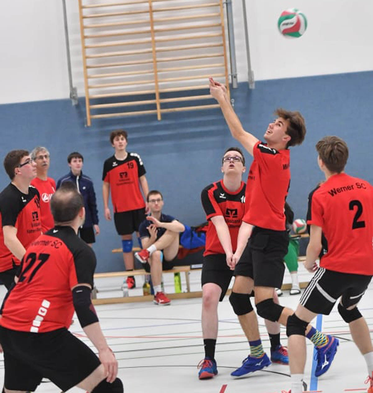 Jan Lizon und Timo Volkenrath bemühen sich im Spielaufbau. Foto: Jörg Stengl