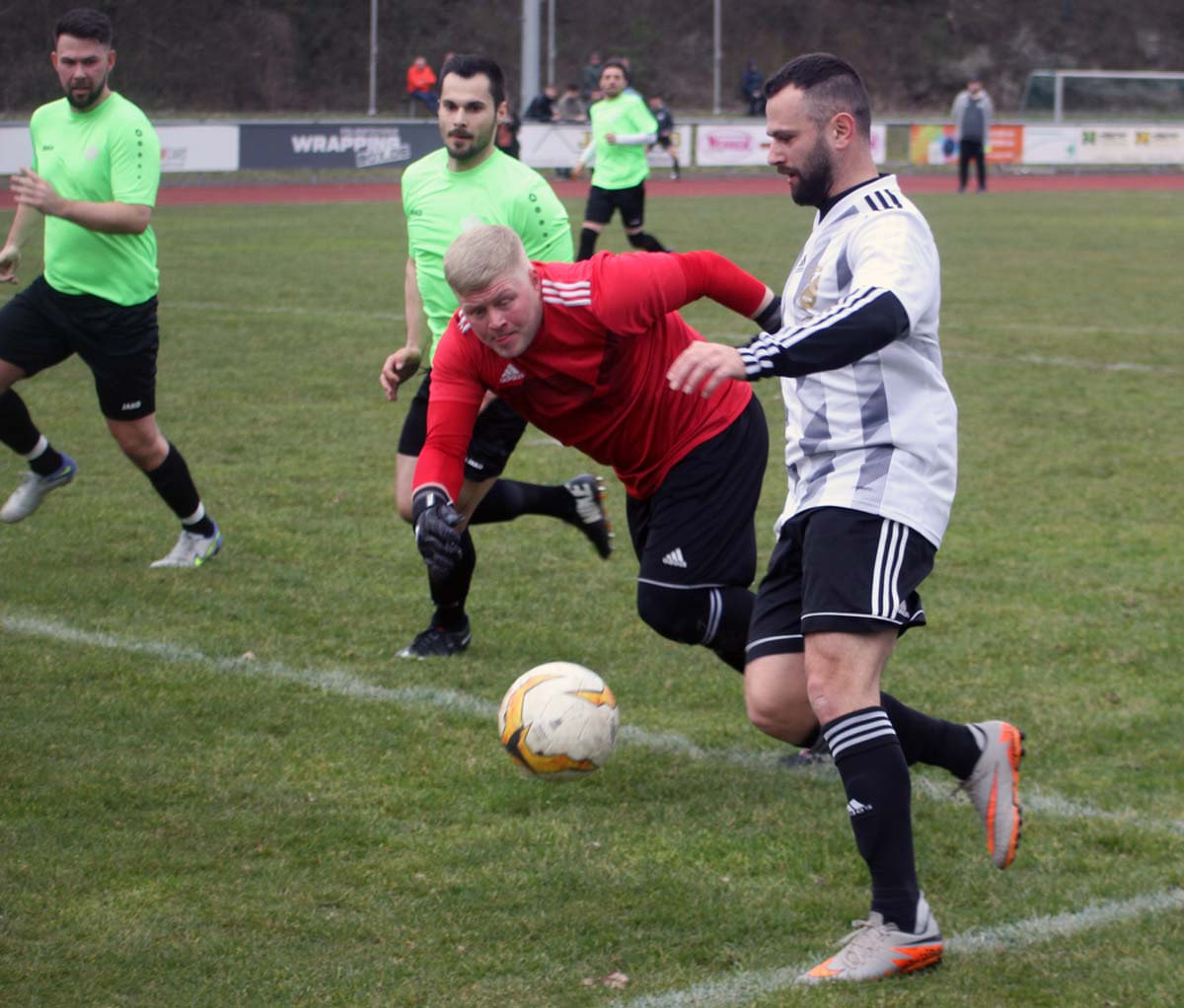Abdullah Sahin erzielt in dieser Szene das vorentscheidende 2:0 von Eintracht Werne im Derby gegen den SV Stockum. Foto: Wagner