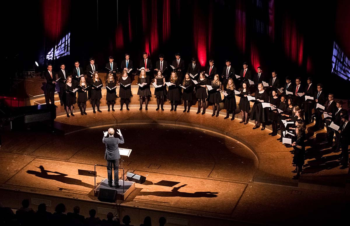 Der Jugendkonzertchor ist das Spitzenensemble des Jugendbereichs in der Chorakademie Dortmund. – Foto: Chorakademie/Finn Loew
