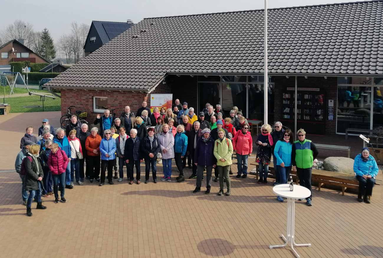 Die Winterwanderung des Stadtsportverbandes startete am Dorfgemeinschaftshaus in Horst. Foto: SSV