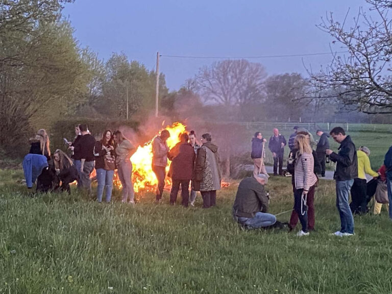 Gut besucht war das Osterfeuer der Martinsgesellschaft Lenklar-Brederode. Foto: Privat