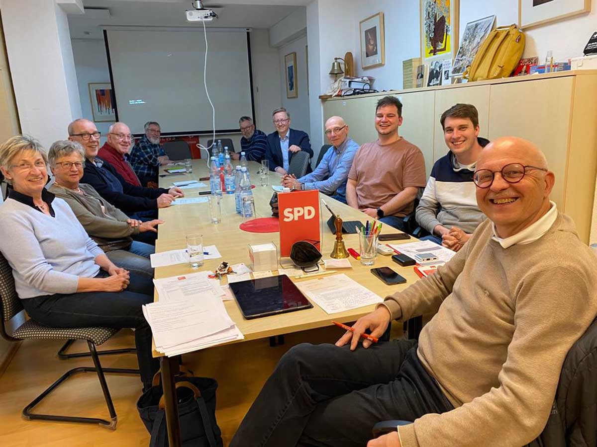 Wernes Wirtschaftsförderer Matthias Stiller (5. von rechts) war bei der Vorstandssitzung der SPD zu Gast. Foto: SPD