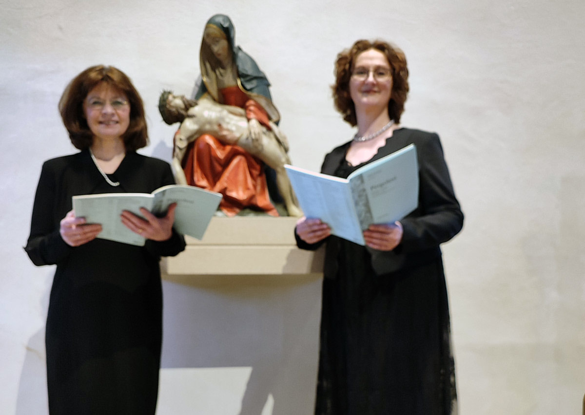 Dagmar Borowski Wensing (links) und Ursula Kirchhoff (Alt) gestalten das Konzert am Palmsonntag mit. Foto: H.-J. Wensing