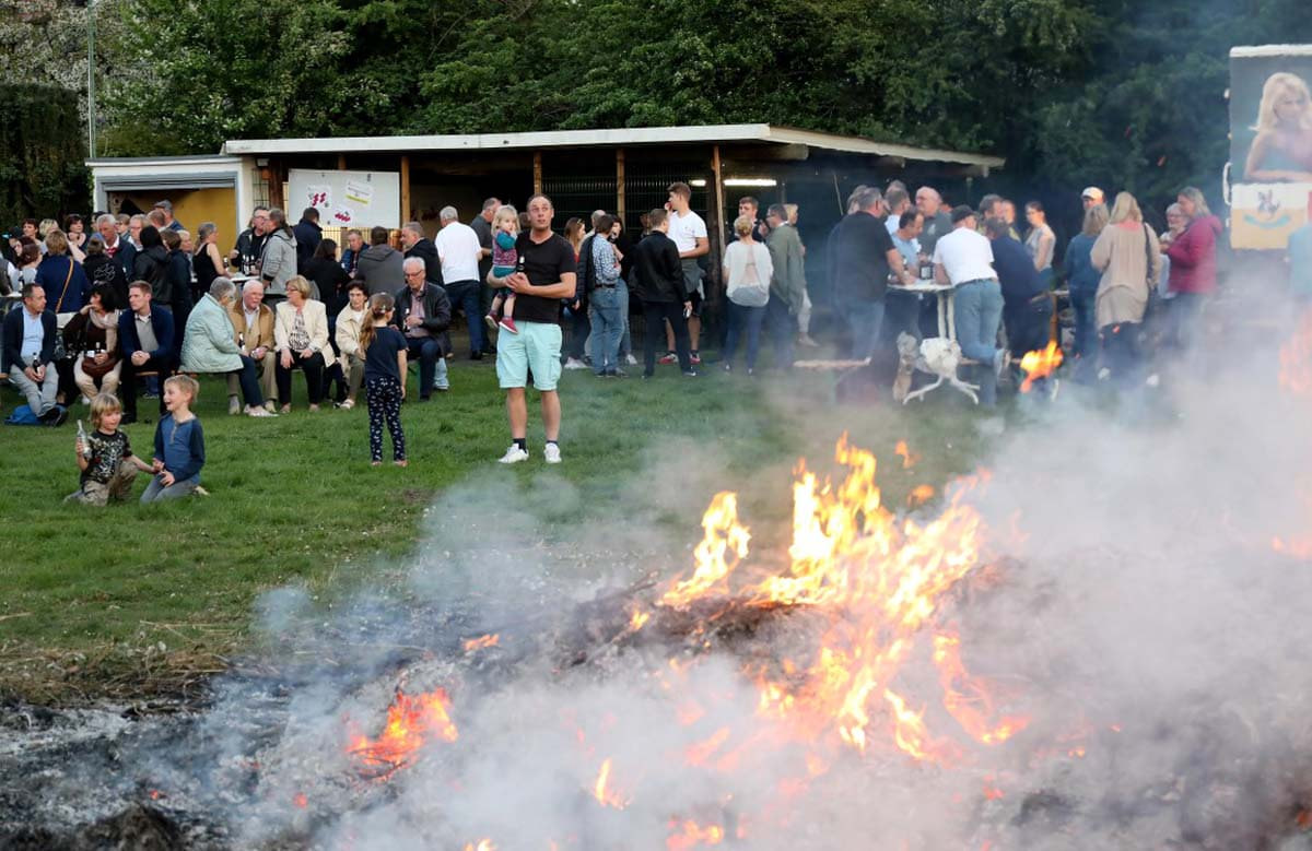 Die Steinkamp-Siedler laden zu einem der 48 angemeldeten Osterfeuer in Werne ein. Archivfoto: Volkmer