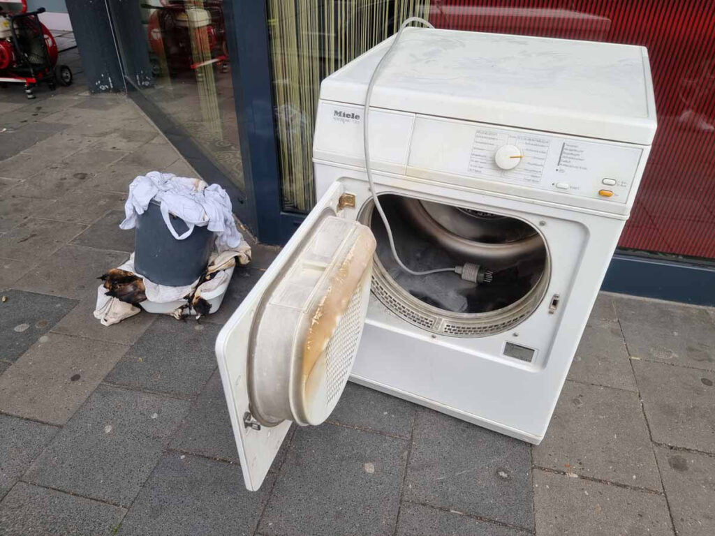 Vermutlich ein technischer Defekt hatte die Wäsche im Trockner in Brand gesetzt. Foto: Feuerwehr Werne