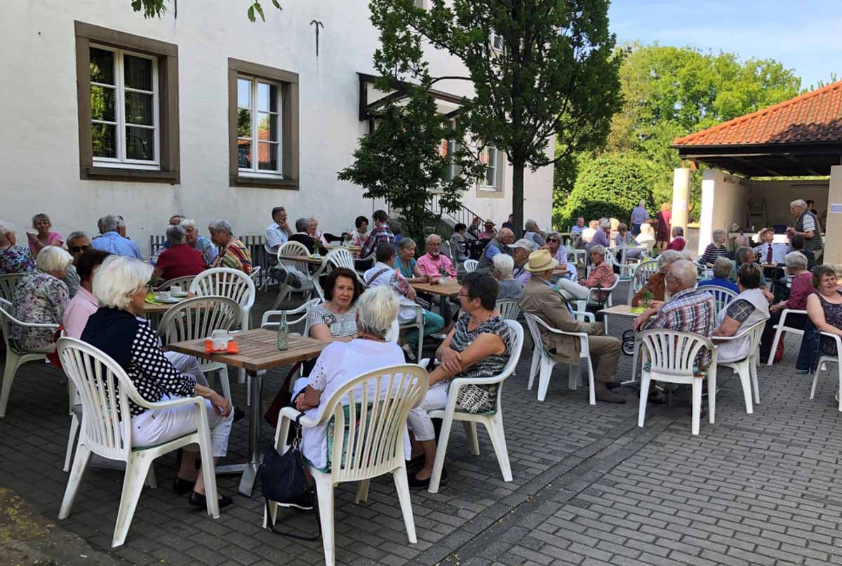 Ein voller Erfolg war das Kolping-Café am vergangenen Sonntag im Klostergarten. Foto: Benno Jäger