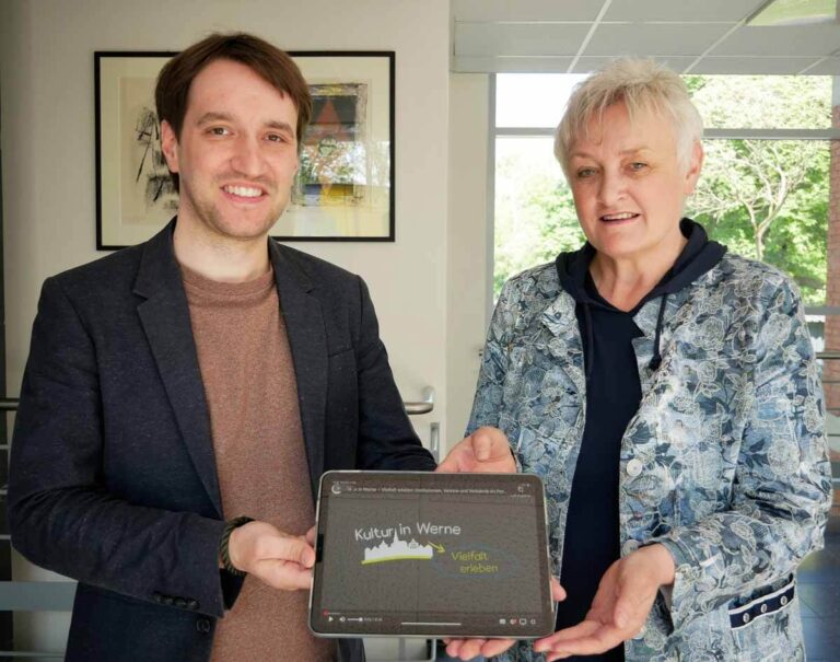 Marlies Schmid-Goßheger legte den Aufgabenbereich Kultur in die Hände ihres Nachfolgers Christoph Schwartländer. Sie geht in eine zweijährige Pause. Foto: Gaby Brüggemann