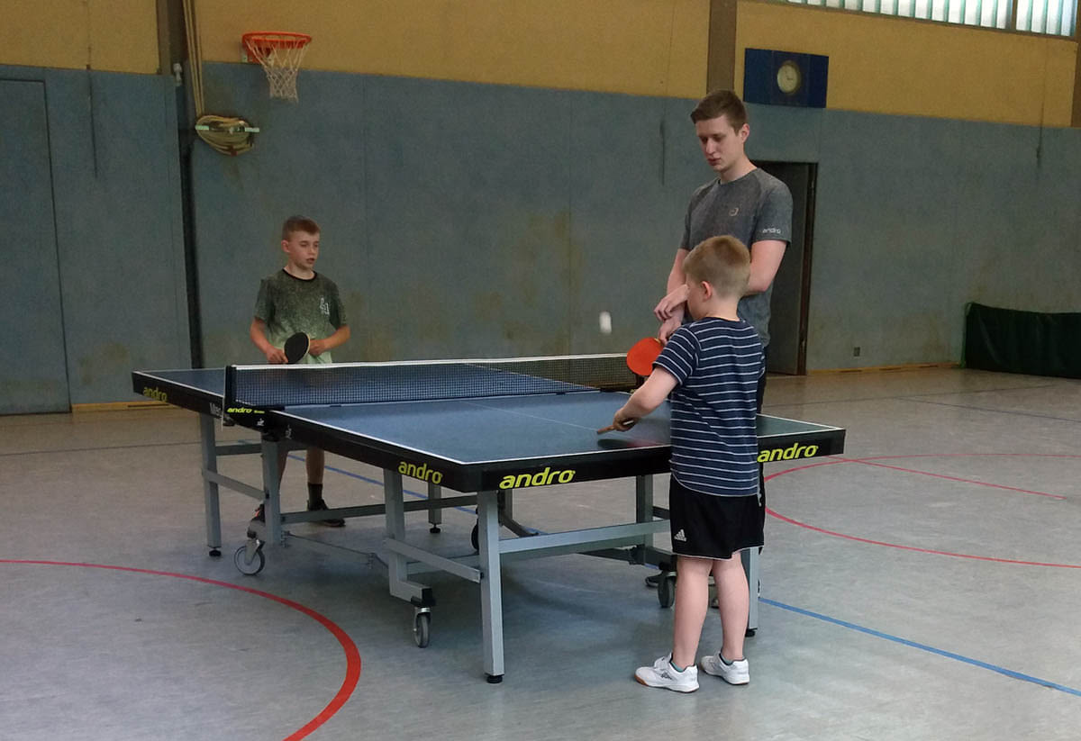 Im Offenen Ganztag der Kardinal-von-Galen-Schule in Stockum ist eine Tischtennis-AG erfolgreich gestartet. Foto: Privat
