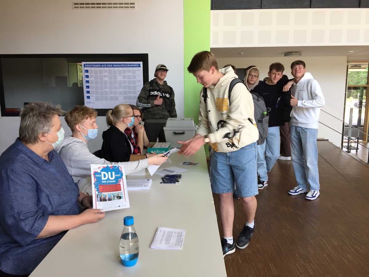 Auch Jugendliche der Marga-Spiegel-Schule gaben bei der U18-Landtagswahl ihre Stimmen ab. Foto: Stadt Werne