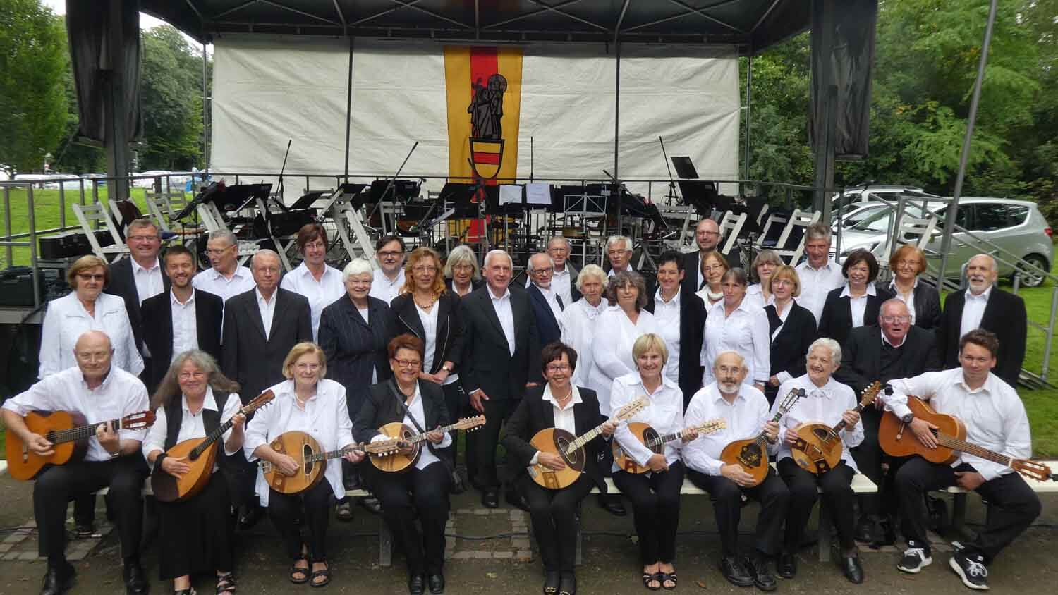 Das Mandolinenorchester aus Herringen spielt wieder am Gradierwerk in Werne. Foto: Mandolinenorchester