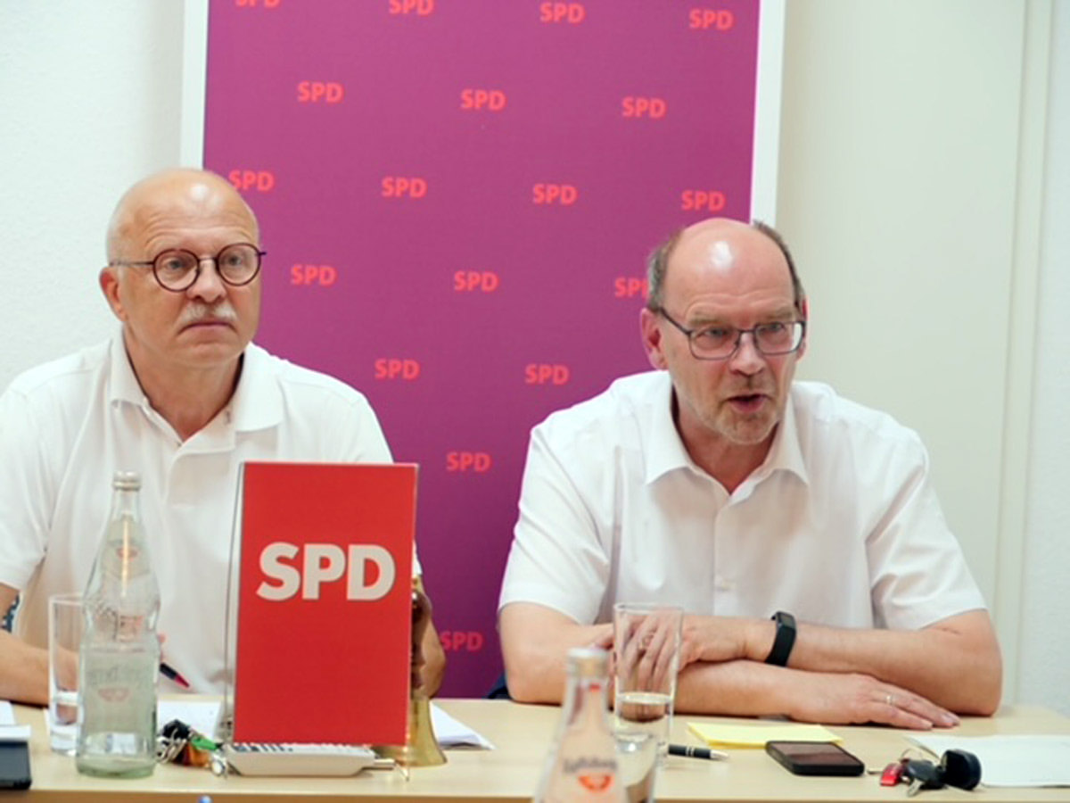 Die Mitgliederentwicklung bereitet Wernes SPD-Chef Siegfried Scholz (links), hier mit dem Landtagsabgeordneten Rainer Schmeltzer, große Sorgen. Foto: SPD Werne