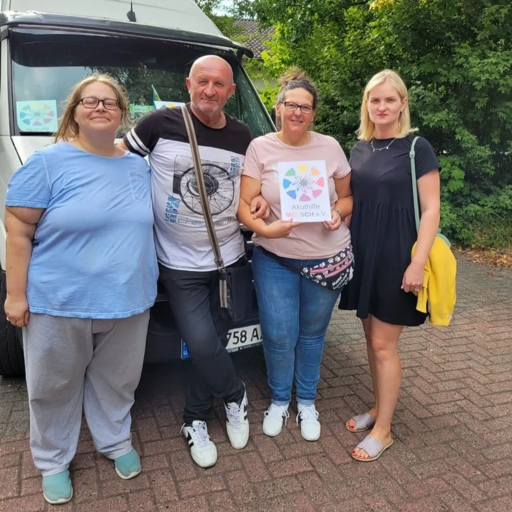 Einen weiteren Hilfstransport brachte die Aktuhilfe Mensch e.V., hier mit Eva Köhler, Fahrer Anatolii, Nicole Schröder-Bungard und Dolmetscherin Alina, auf den Weg. Foto: Privat