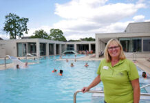 Die Beschäftigten der Natur Solebad Werne GmbH - hier Barbara Kipp - sollen künftig nach Tarifvertrag öffentlicher Dienst (TVöD) entlohnt werden - genauso wie die Mitarbeitenden der Werne Marketing GmbH. Foto: Gaby Brüggemann