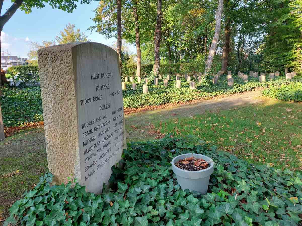 Der sogenannte Russische Friedhof führt bislang ein Schattendasein. Das wollen Schülerinnen und Schüler des Anne-Frank-Gymnasiums ändern. Foto: Wagner