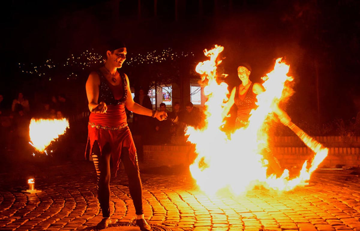 Viel Feuer bietet heute die Nacht der Jugendkultur im JuWeL in Werne. Foto: Martin Lange