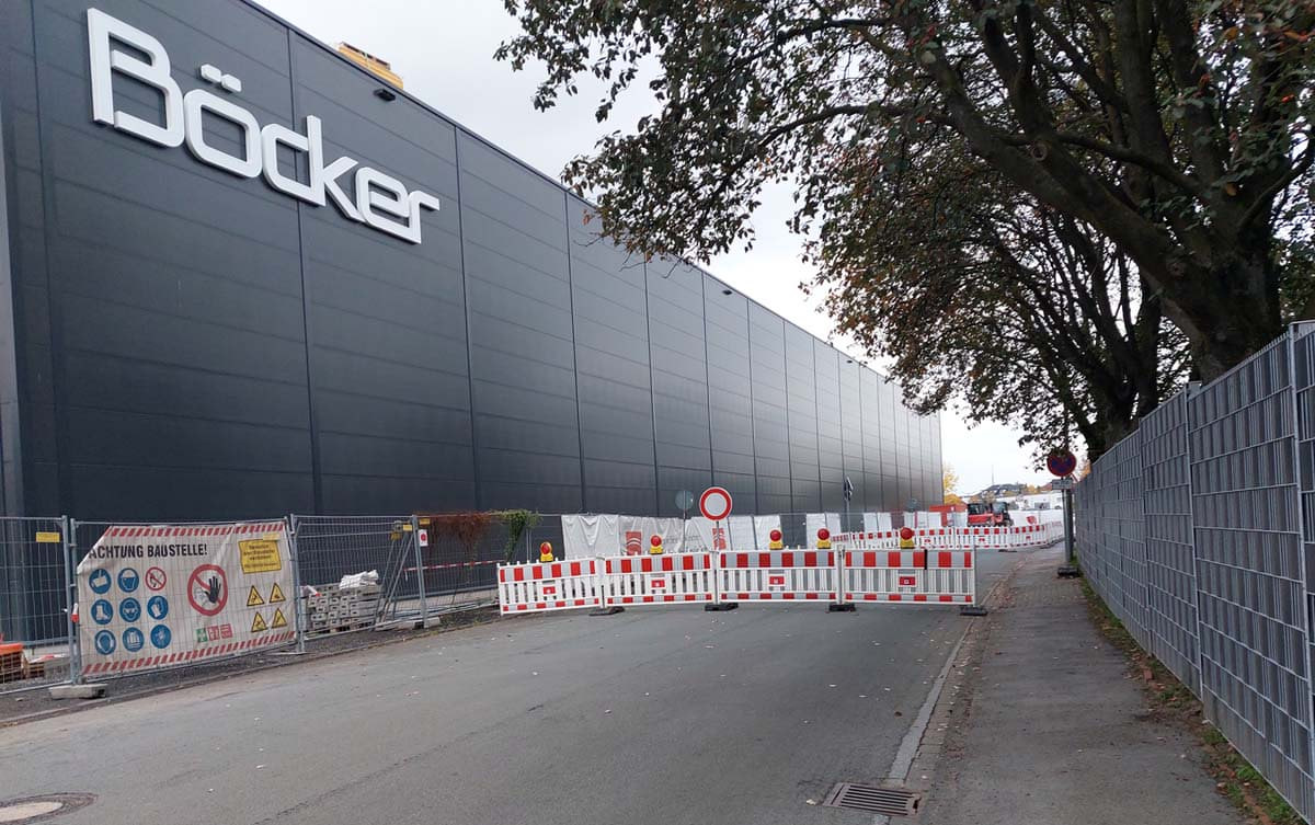 Die Klöcknerstraße ist in der Mitte rund 100 Meter wegen Kanalbauarbeiten gesperrt. Foto: Wagner