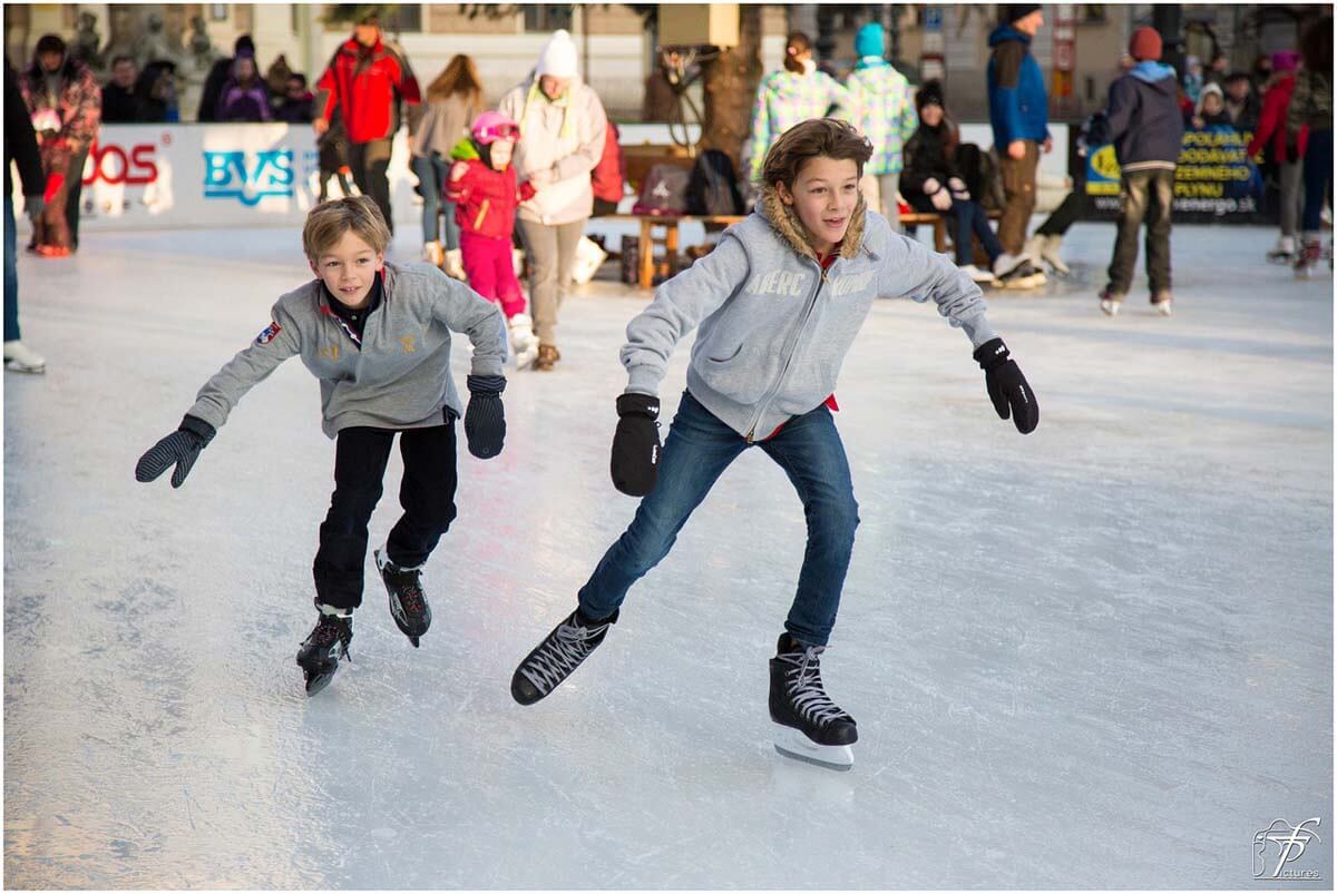 Ein Ausflug mit dem JuWeL führt interessierte Kinder im Alter von zehn bis 18 Jahren in die Eissportarena nach Hamm. Symbolbild: pixabay