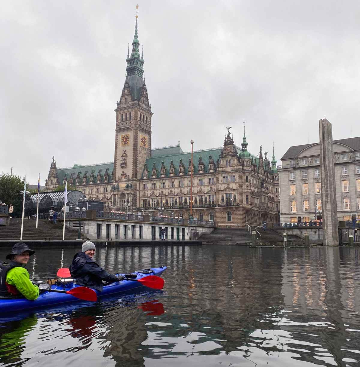 Eine sehenswerte Kanutour unternahmen Paddler/innen aus Stockum in Hamburg. Foto: Petra Bille