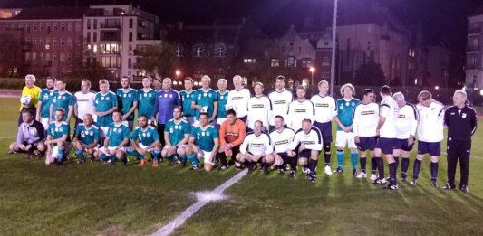 Die Alten Herren von Eintracht Werne boten dem FC Bundestag in Berlin ordentlich Paroli. Foto: privat
