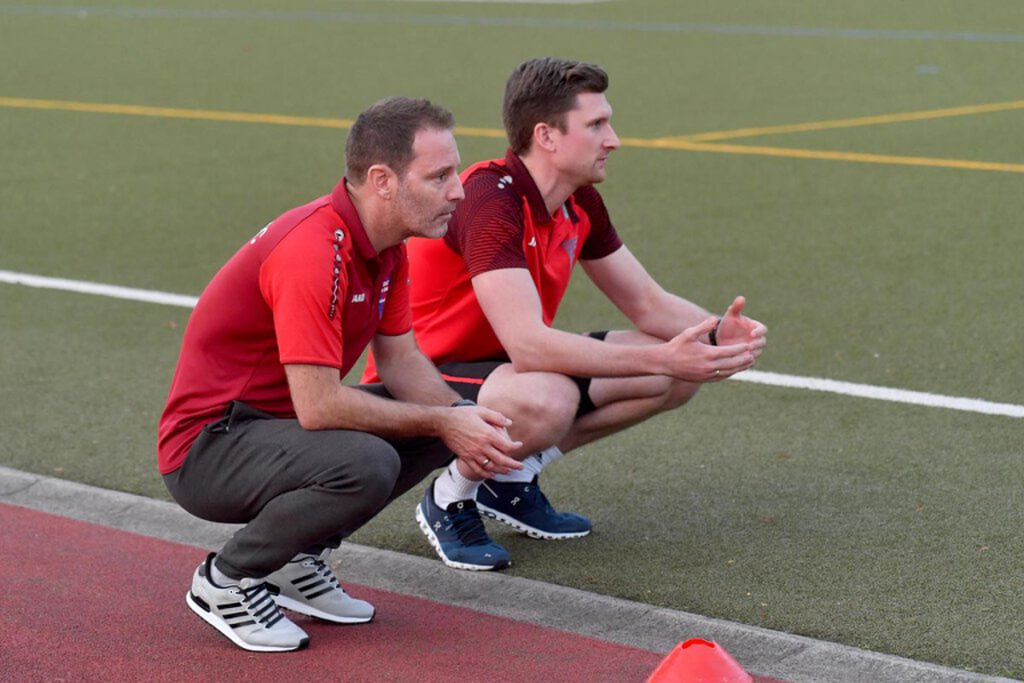 Konnten zufrieden sein: Lars Müller (links) und Joel Simon, das Trainergespann des Landesligisten Werner SC. Foto: MSW