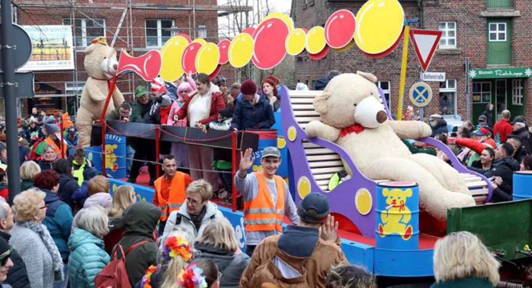 Der Karnevalsumzug in Nordkirchen soll sich am Nelkendienstag 2023 wieder durch die Straßen der Gemeinde schlängeln. Archivfoto: Volkmer