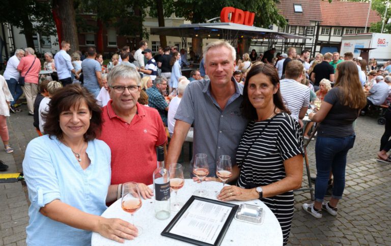 CDU-Weinfest auf dem Kirchplatz