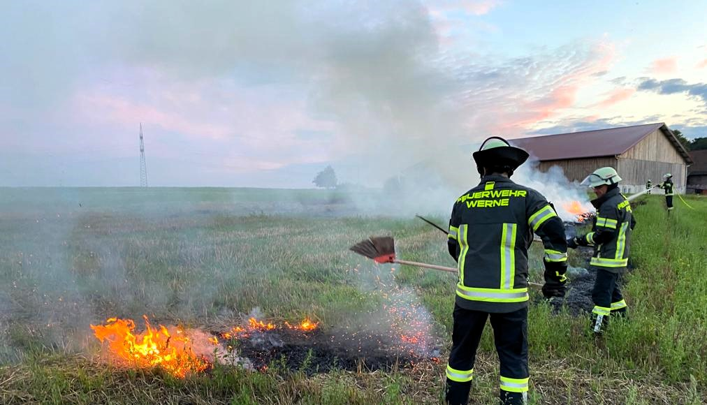 Die Löschzüge Stockum und Holthausen übten den Umgang mit einem Vegetationsbrand. Foto: Feuerwehr Werne