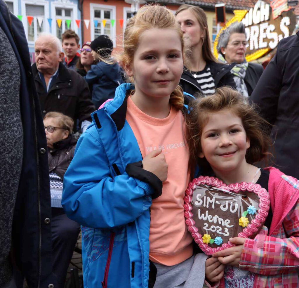 Seit Samstag (21. Oktober) beherrscht wieder die Sim-Jü-Kirmes Klein und Groß in Werne. Fotos: Wagner