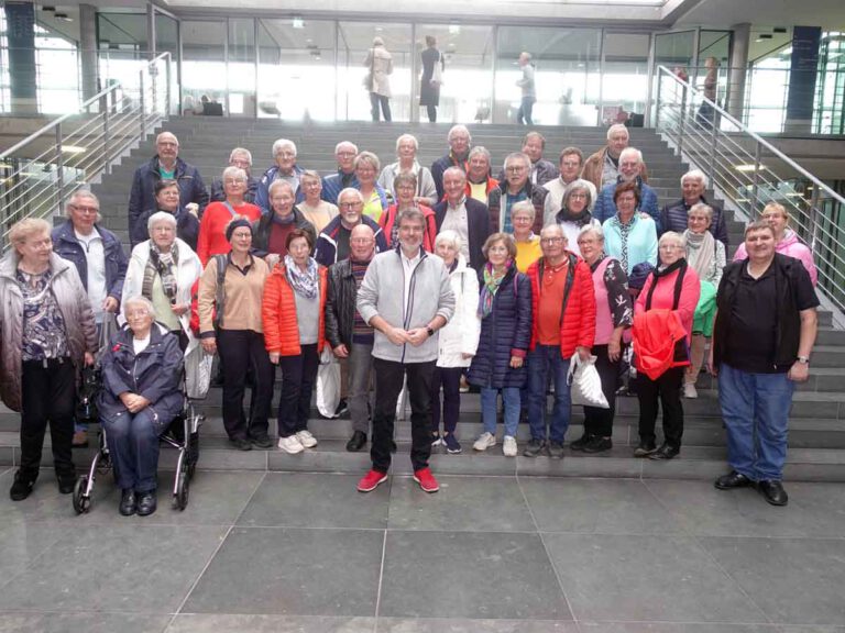 MdB Michael Thews (SPD) empfing die Teilnehmenden der Kolping-Fahrt im Berliner Reichstagsgebäude. Foto: privat