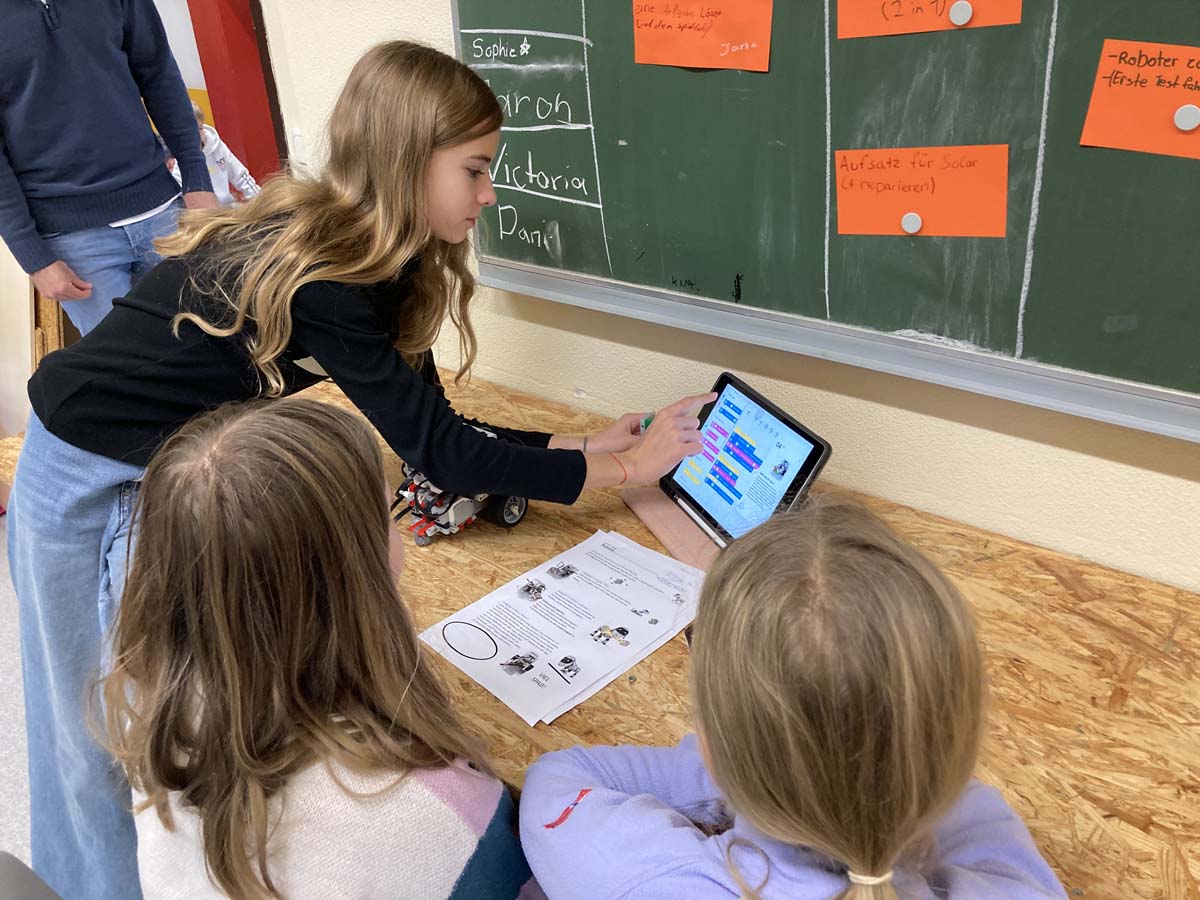 Interessante Einblicke in die MINT-Fächer gewannen die Grundschüler/innen aus Werne bei einem Mitmach-Tag am Anne-Frank-Gymnasium. Fotos: privat