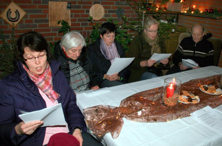 In der Gemeinde St. Christophorus öffnen sich wieder die beliebten Adventsfenster. Foto: Archiv