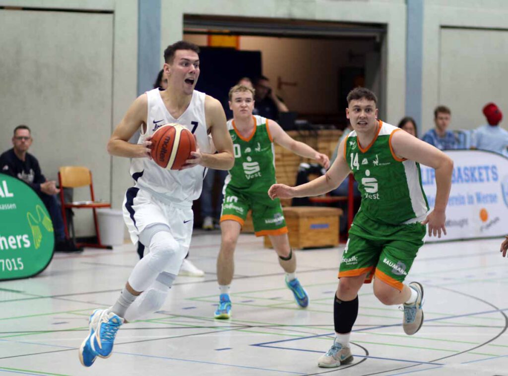 Nils Brinkmann und die LippeBaskets verloren auch das Rückspiel gegen Dorsten. Archivfoto: Wagner