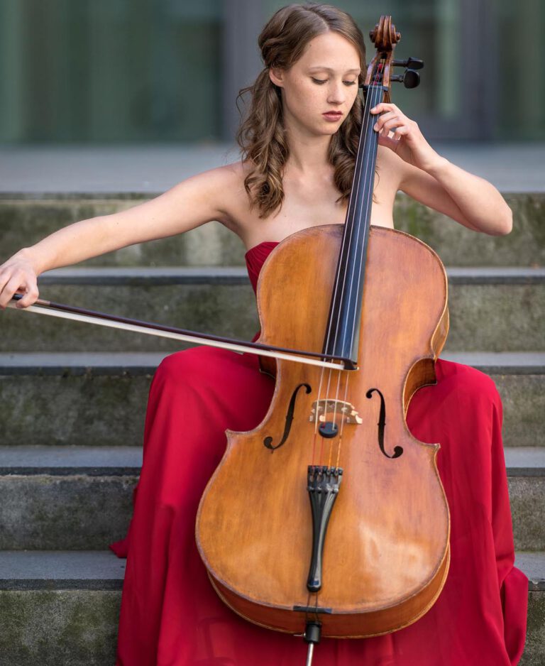 Die Cellistin Carmen Dreßler kommt mit James Maddox erst eine Woche später auf Einladung der Musikfreunde nach Werne. Foto: privat