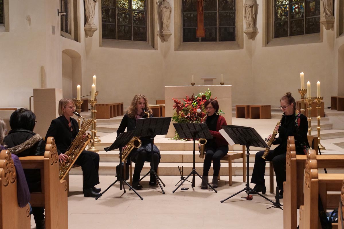 Catrin Groth (Bariton-Saxophon), Nikola Seegers (Tenor-Saxophon), Karin Hatzel (Alt-Saxophon) und Ilona Haberkamp (Sopran-Saxophon) überzeugten von der wandlungsfähigen Ausdruckskraft ihrer Instrumente (von links). Foto: Schwarze