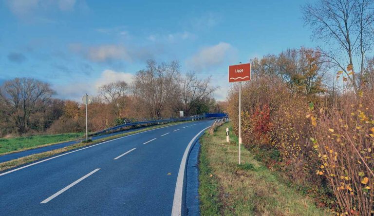 Der zweite Bauabschnitt für die Lippebrücke am Sandbochumer Weg (K4) in Stockum erfordert diesmal keine komplette Sperrung. Foto: Wagner