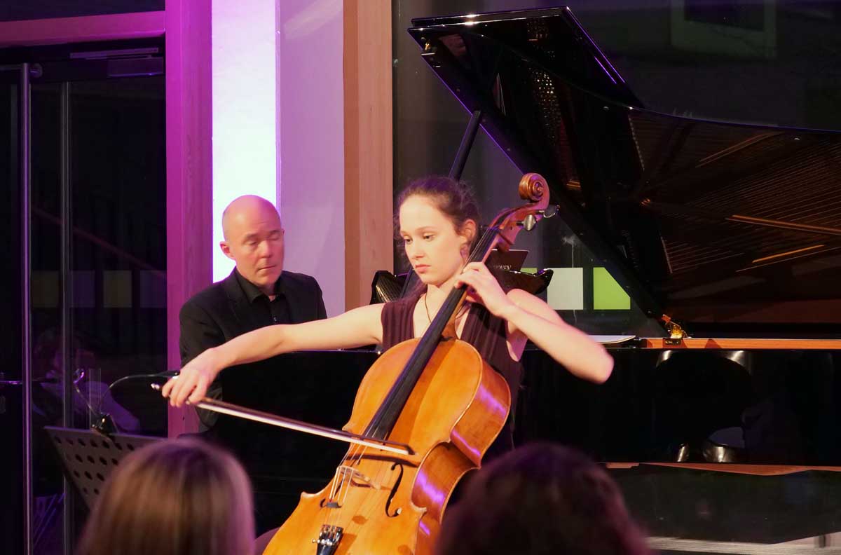 James Maddox und Carmen Dressler brachten Emotionen beim Konzert der Musikfreunde Werne zum Klingen. Foto: Schwarze