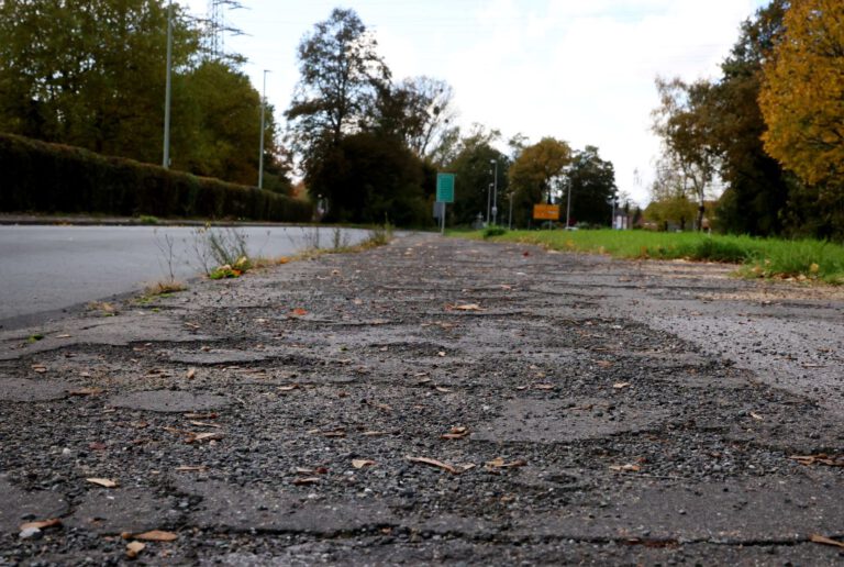 Defekter Radweg in Stockum soll bis Frühjahr 2025 Geschichte sein