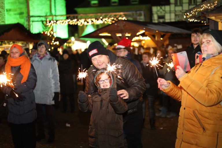 Das leuchtende Finale ist immer ein besonders stimmungsvoller Höhepunkt während des Weihnachtsmarktes in Werne. Archivfoto: Isabel Schütte
