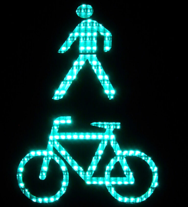 Die Anbringung von grünen Pfeilen soll das Rechtsabbiegen für Radfahrer sicherer machen - auch in Werne. Symbolbild: pixabay