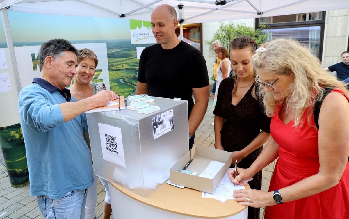 Beim Bauern- und Handwerkermarkt fiel der Startschuss für das Klimaschutzforum. Archivfoto: Volkmer