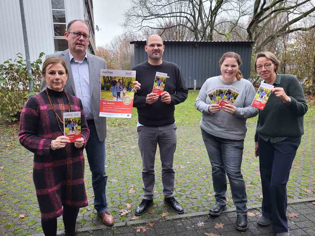 Stellten das von der EU geförderte Projekt vor (von links): Margret Banken-Konrad (Bereichsleiterin Caritasverband), Markus Metten (Vorstand Caritasverband), Jugendamtsleiter Maik Rolfefs, Jugendhilfeplanerin Anika Hartung und Gisela Weiß (Projektleiterin NetzwerkWerne). Foto: privat