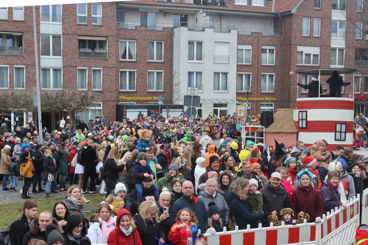 Alle Interessierten am Rosenmontagszug ruft die IWK zur Teilnahme auf. Archivfoto: Isabel Schütte