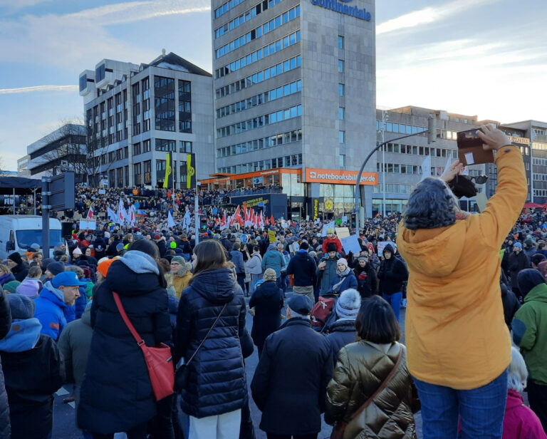 Gegen Rechtsextremismus und AfD gingen in Dortmund rund 30.000 Menschen auf die Straße. Foto: Gaby Brüggemann