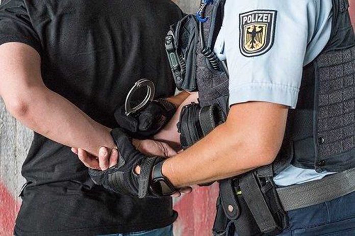 Die Bundespolizei nahm die Person fest. Symbolbild: Bundespolizei