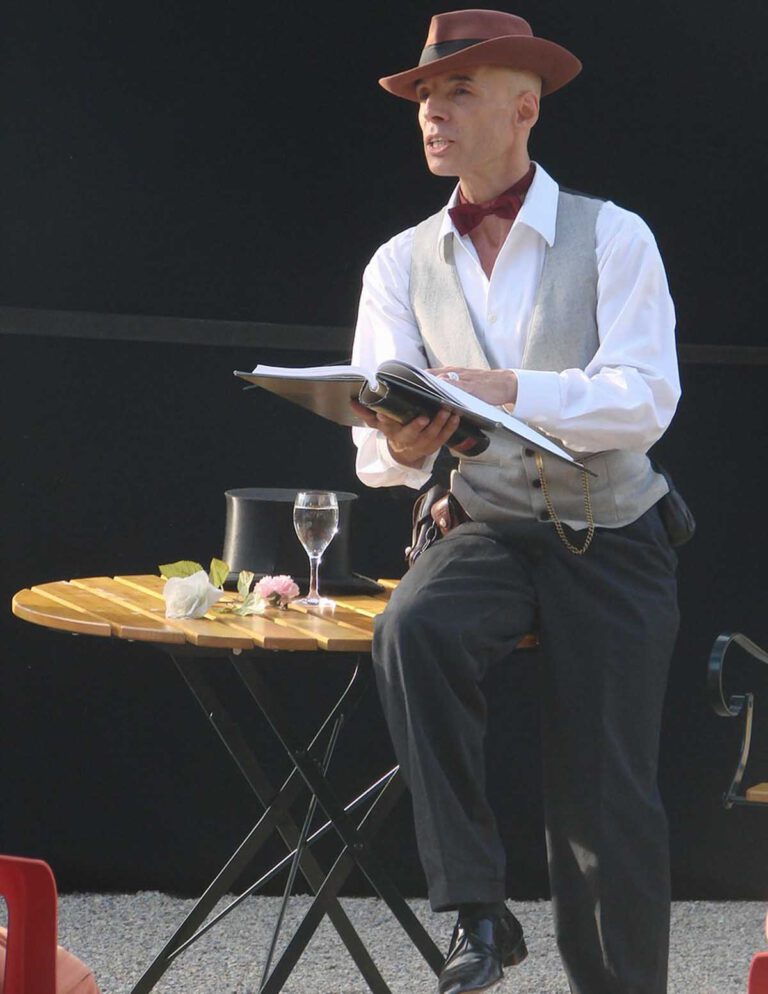 Schauspieler Gerald Friese übernimmt das Sprechtheater beim Auftaktkonzert 2024 der Musikfreunde Werne. Fotos: privat
